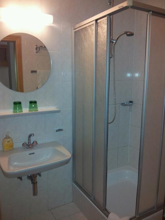 Hotel Bruggner Stub'N Landeck Ruang foto
